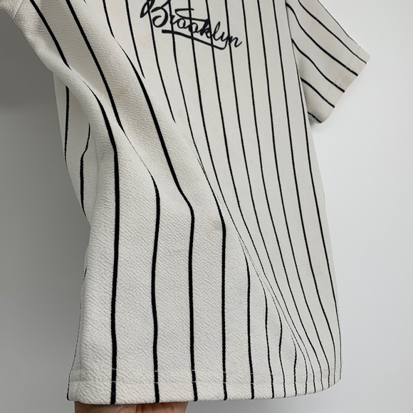 Sz 9y SHEIN girls Cream and Black Striped Kids T-Shirt - Picture 9 of 17